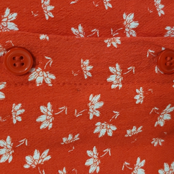 Red Floral Eoldie Top - Picture 8 of 8